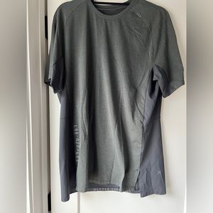 Lululemon Mens short sleeve shirt size Large grey